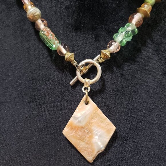 Women's Vintage Glass Bead Gold Tone Toggle Closure & Abalone Shell Pendant Neck - Picture 4 of 6